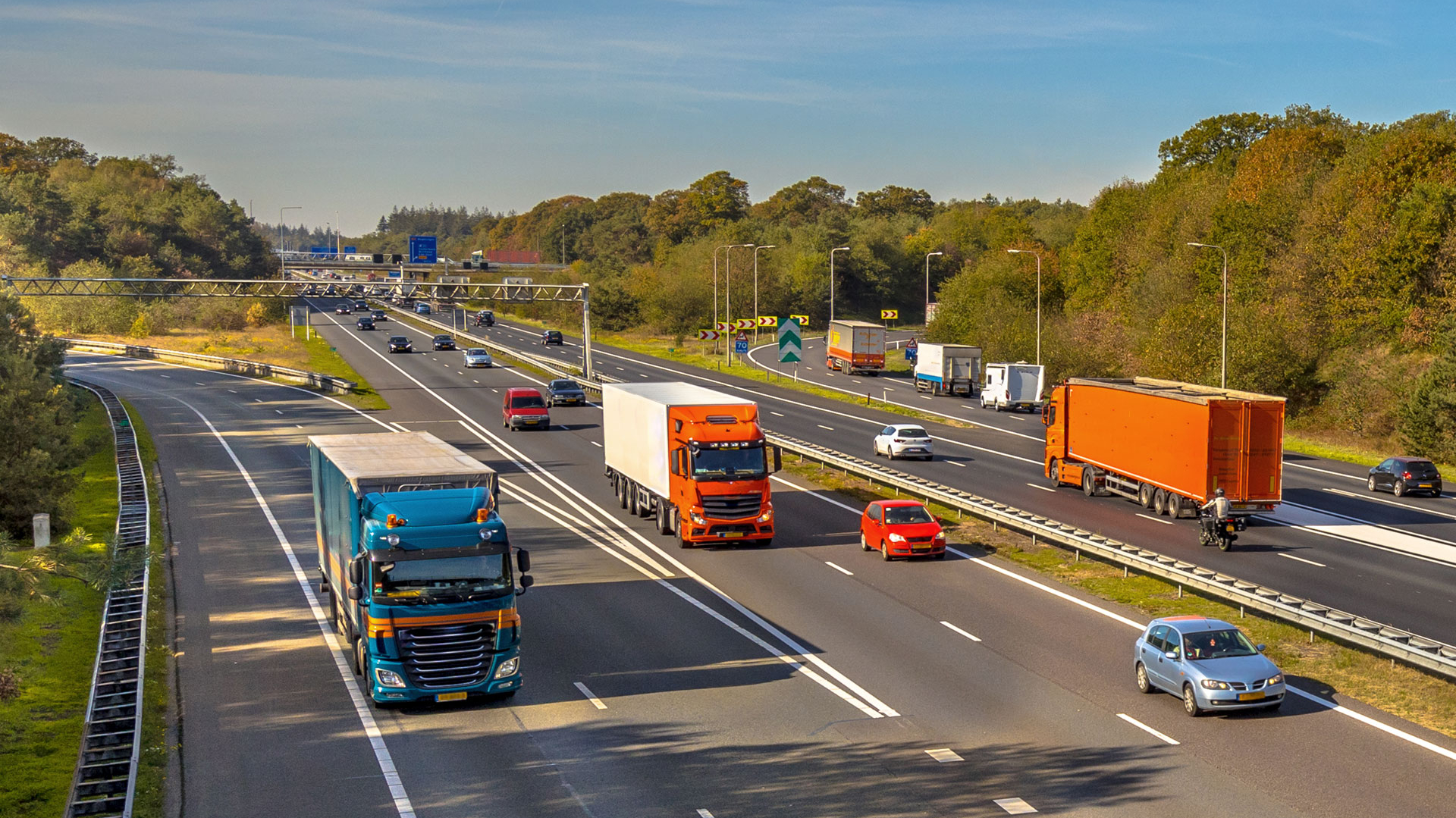 © Copyrightnotice: Creative Nature
Credit: Getty Images/iStockphoto
Source: iStockphoto
Special Instructions: Not Released (NR)
Transmission Reference: 1126003466 Eine Gruppe von Lastwagen auf einer Autobahn.