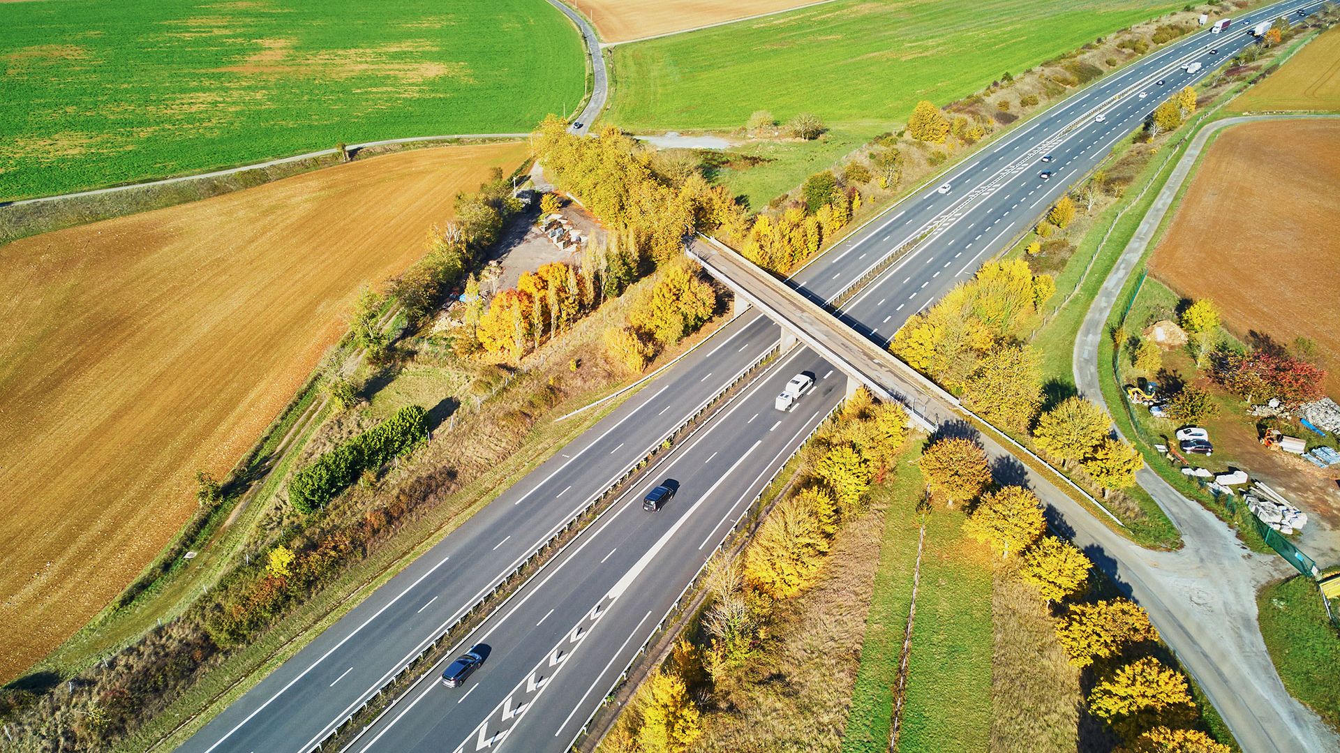 © Kapsch TrafficCom Eine Straße mit Autos darauf.