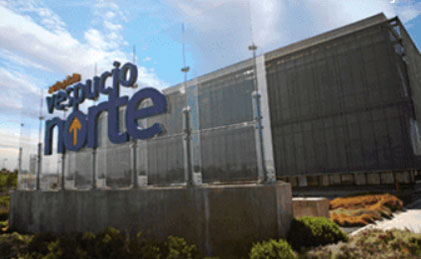 Edificio con un cartel de Kapsch TrafficCom.