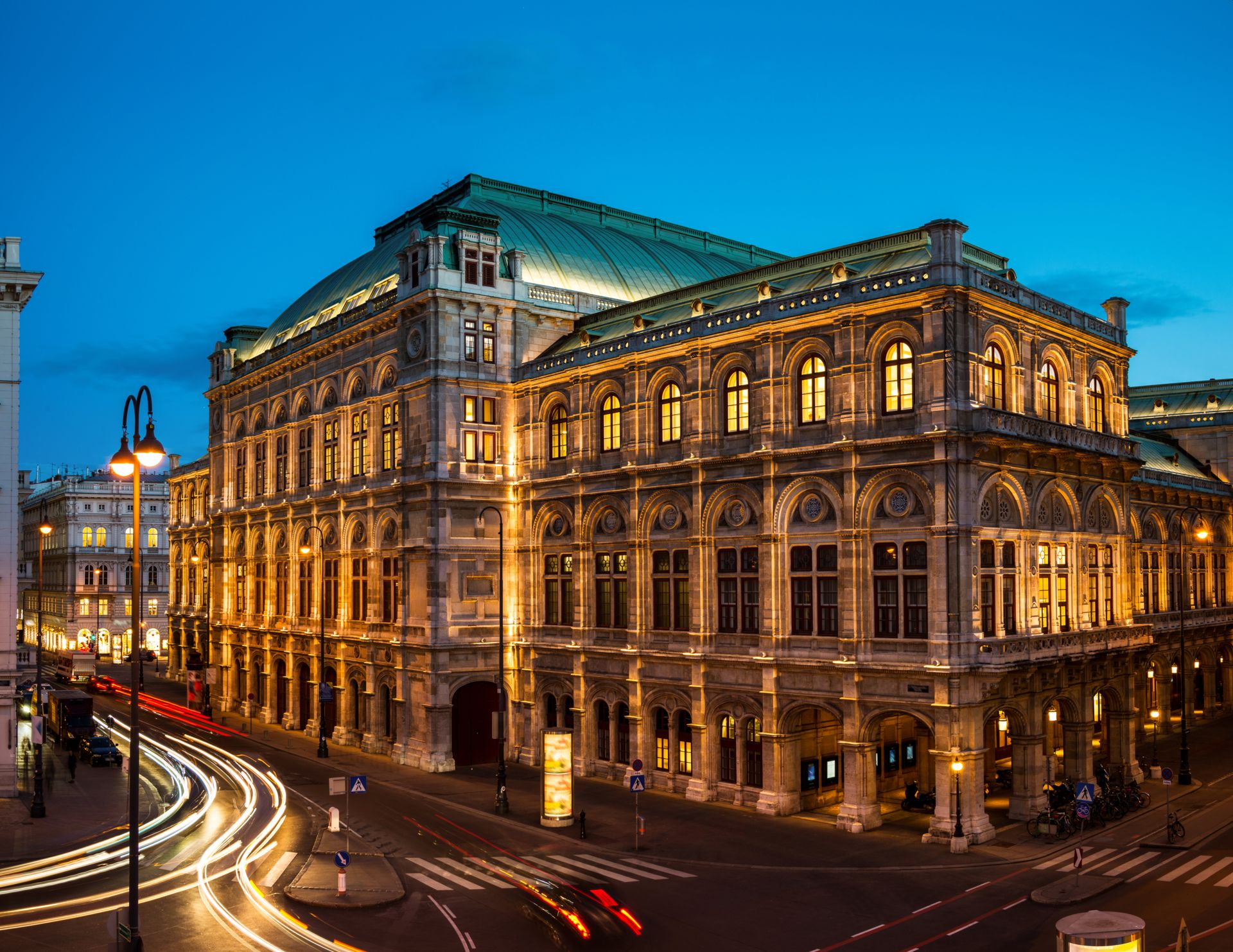 Vienna State Opera at night (KTC7094)