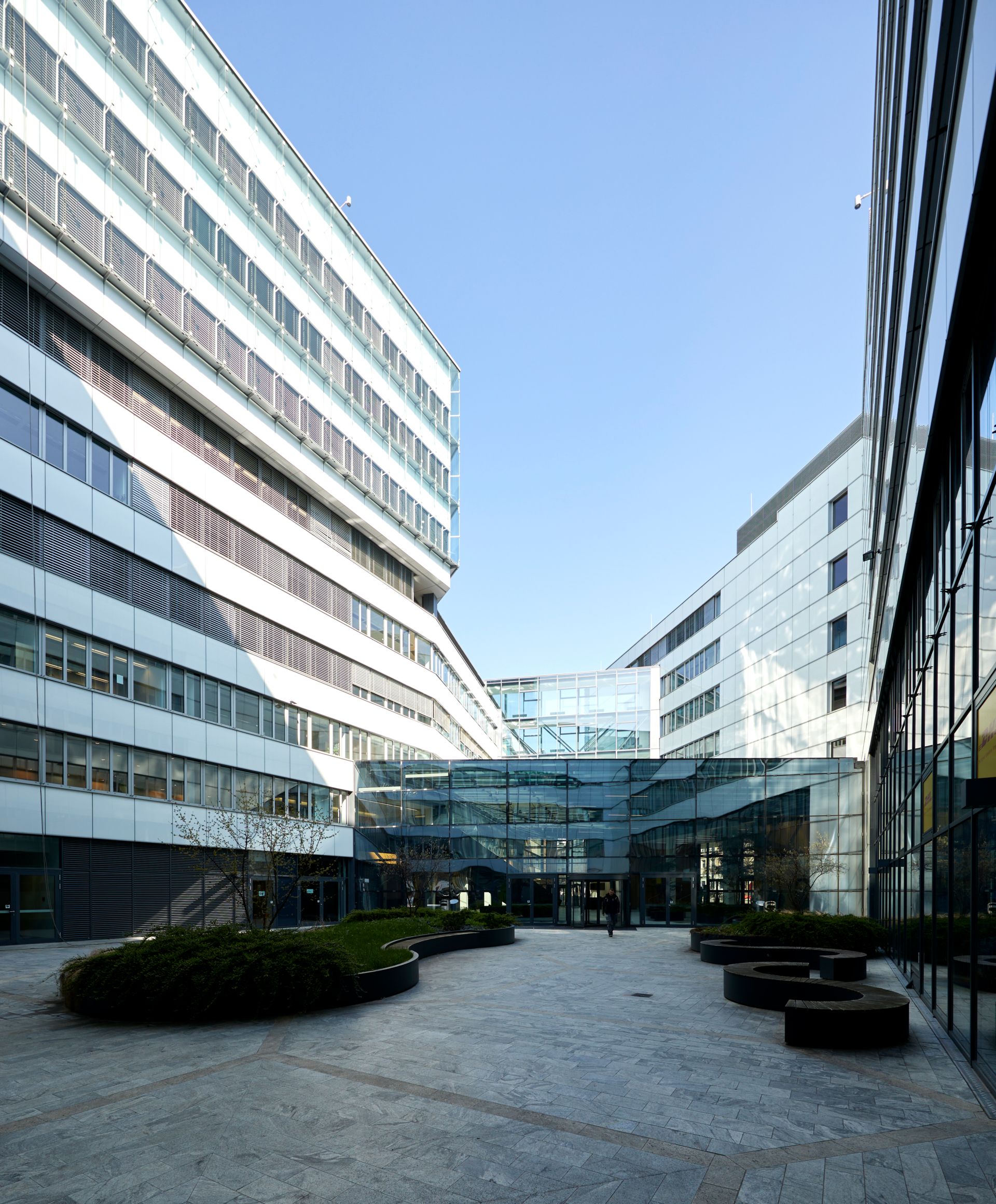 Wien Headquarter Europlaza Innenhof (warm-flat)